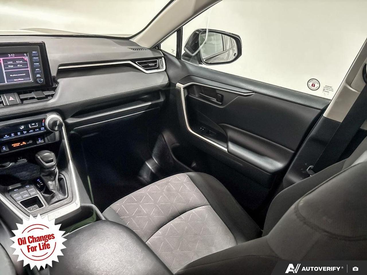 2019 Toyota RAV4 AWD LE Photo
