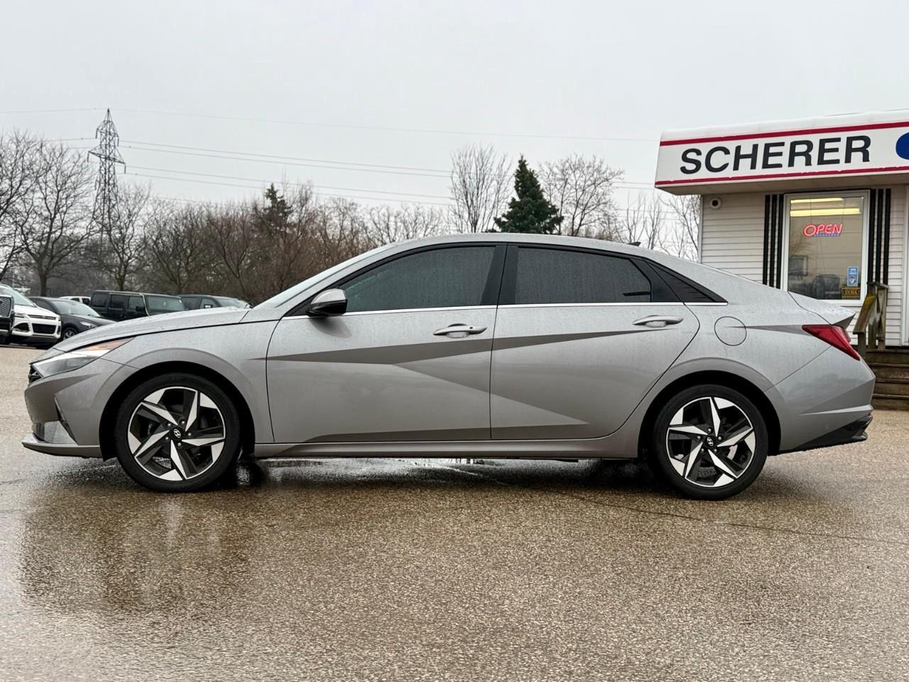 2023 Hyundai Elantra Luxury 4dr Sedan Photo3