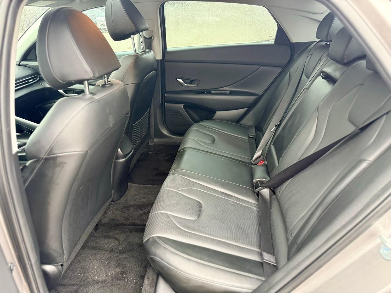 2023 Hyundai Elantra Luxury 4dr Sedan Photo