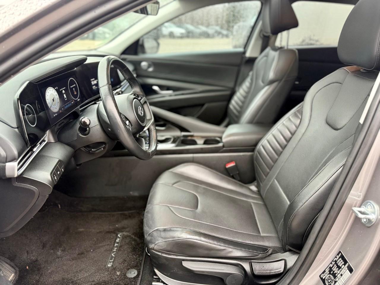 2023 Hyundai Elantra Luxury 4dr Sedan Photo