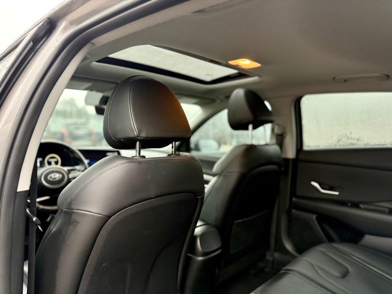 2023 Hyundai Elantra Luxury 4dr Sedan Photo