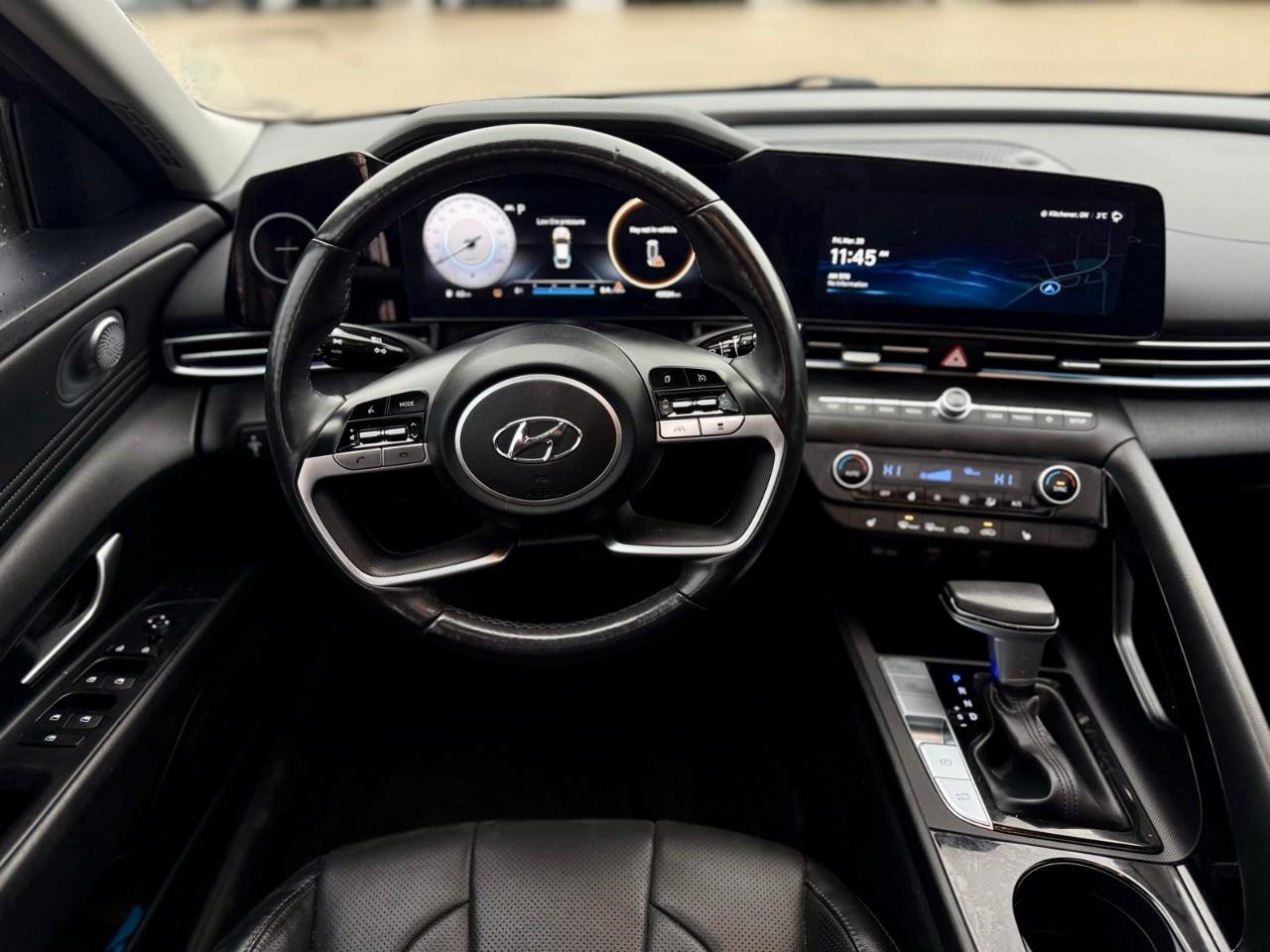 2023 Hyundai Elantra Luxury 4dr Sedan Photo