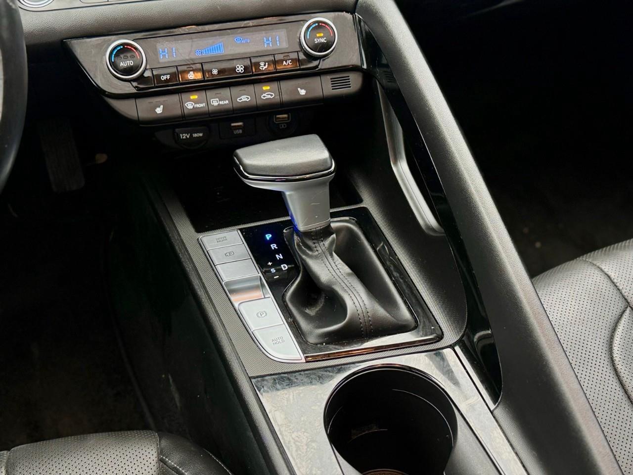 2023 Hyundai Elantra Luxury 4dr Sedan Photo