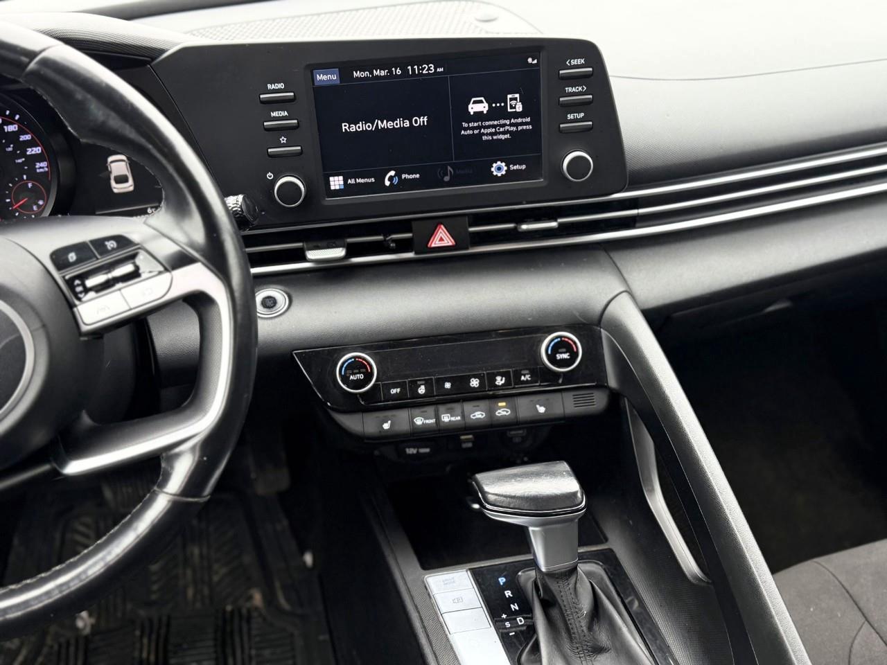 2021 Hyundai Elantra Preferred w/Sun & Tech Pkg 4dr Sedan Photo