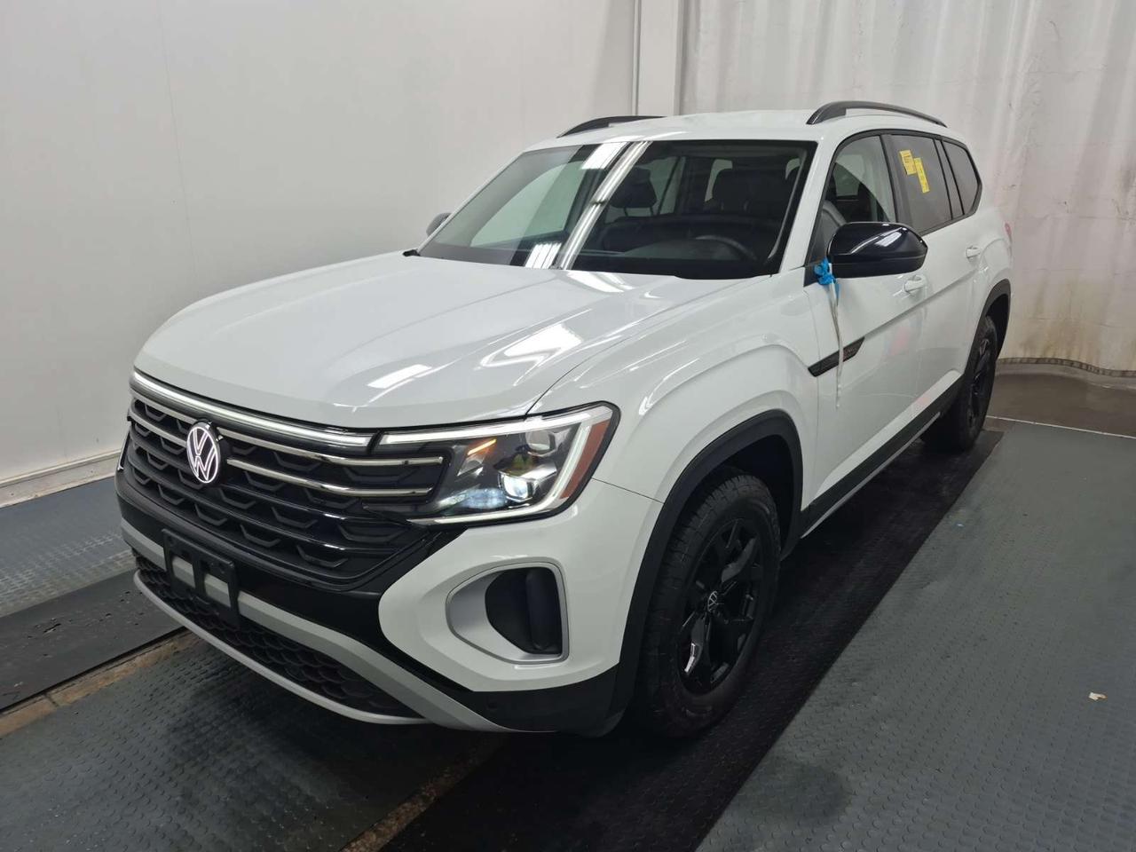 2024 Volkswagen Atlas 2.0 TSI Peak Edition 4dr All-Wheel Drive 4MOTION Photo