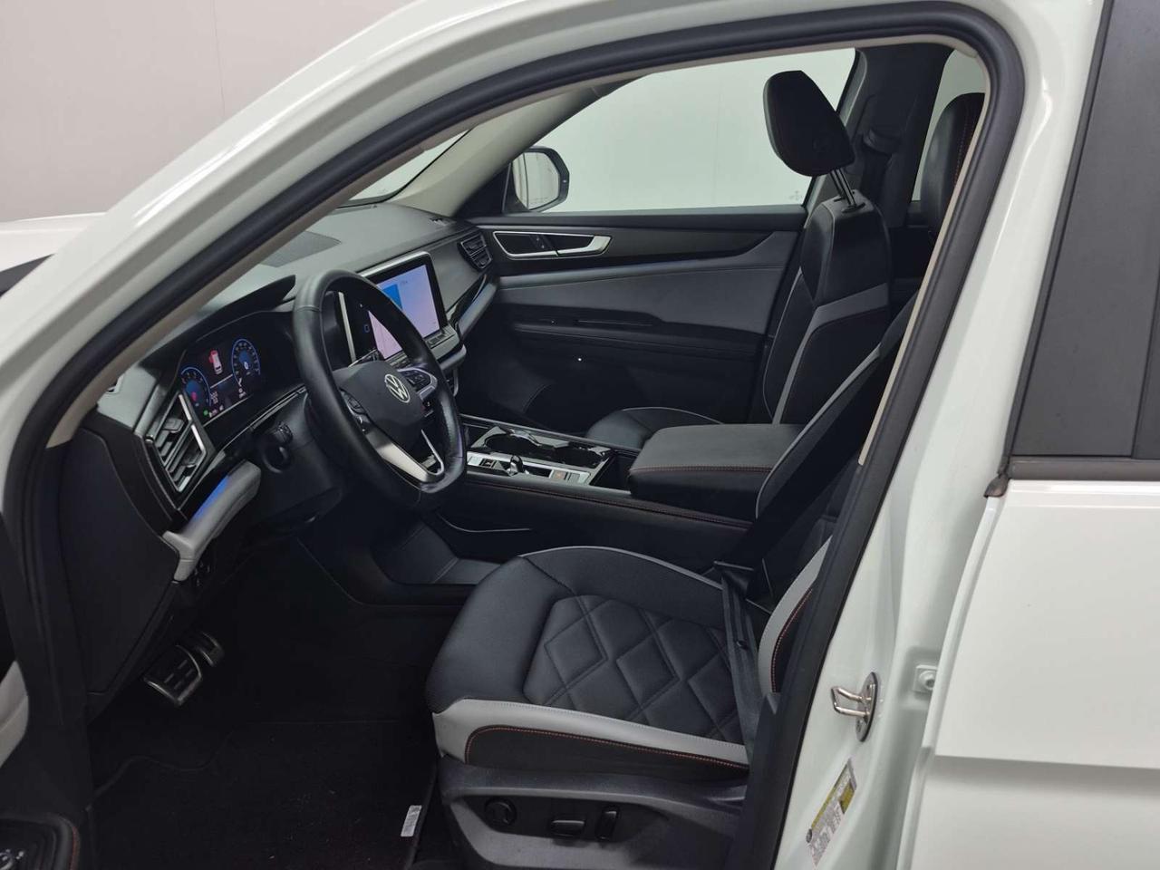 2024 Volkswagen Atlas 2.0 TSI Peak Edition 4dr All-Wheel Drive 4MOTION Photo