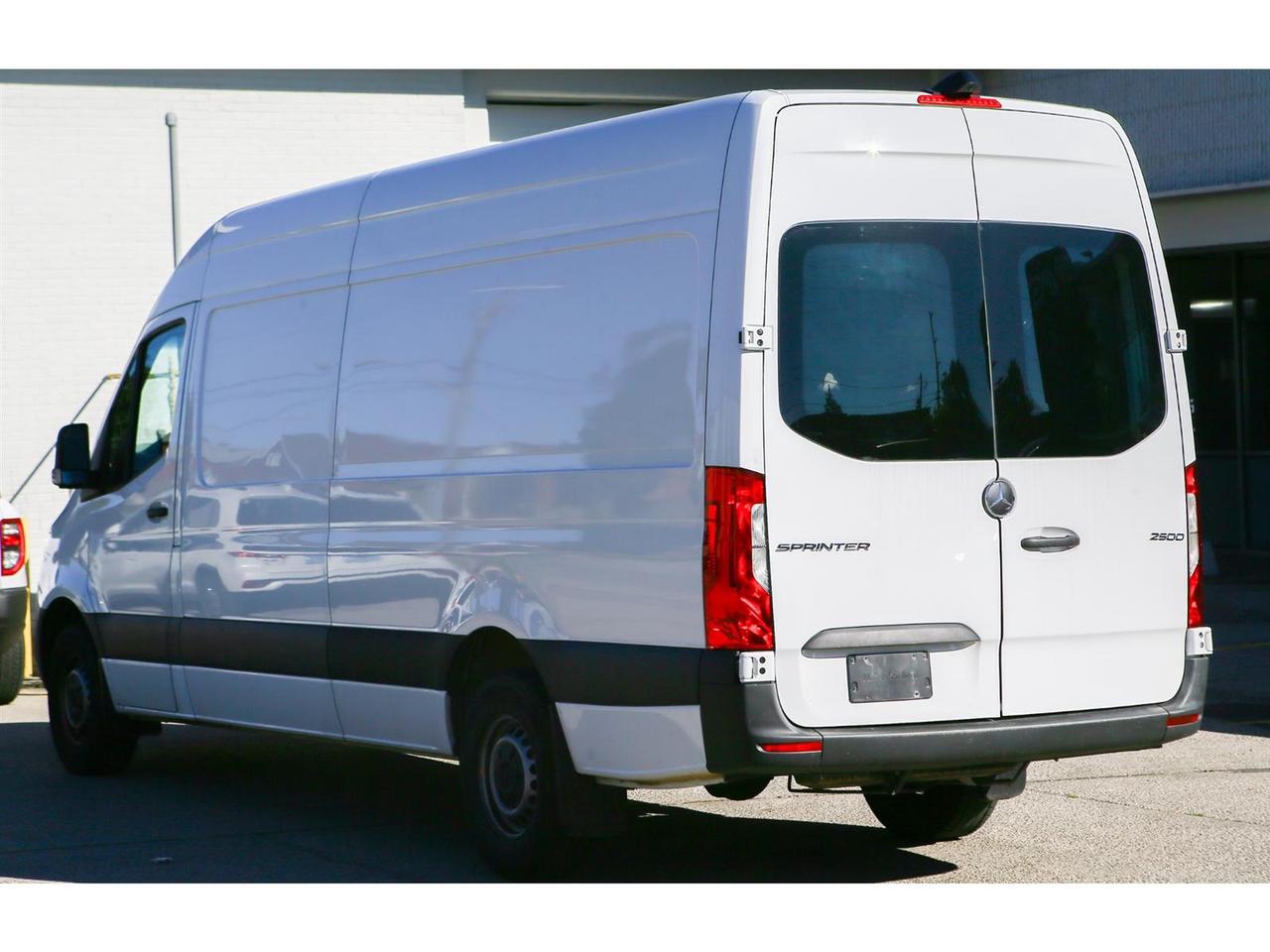 2025 Mercedes-Benz Sprinter 2500 170-in. WB High Roof Photo4