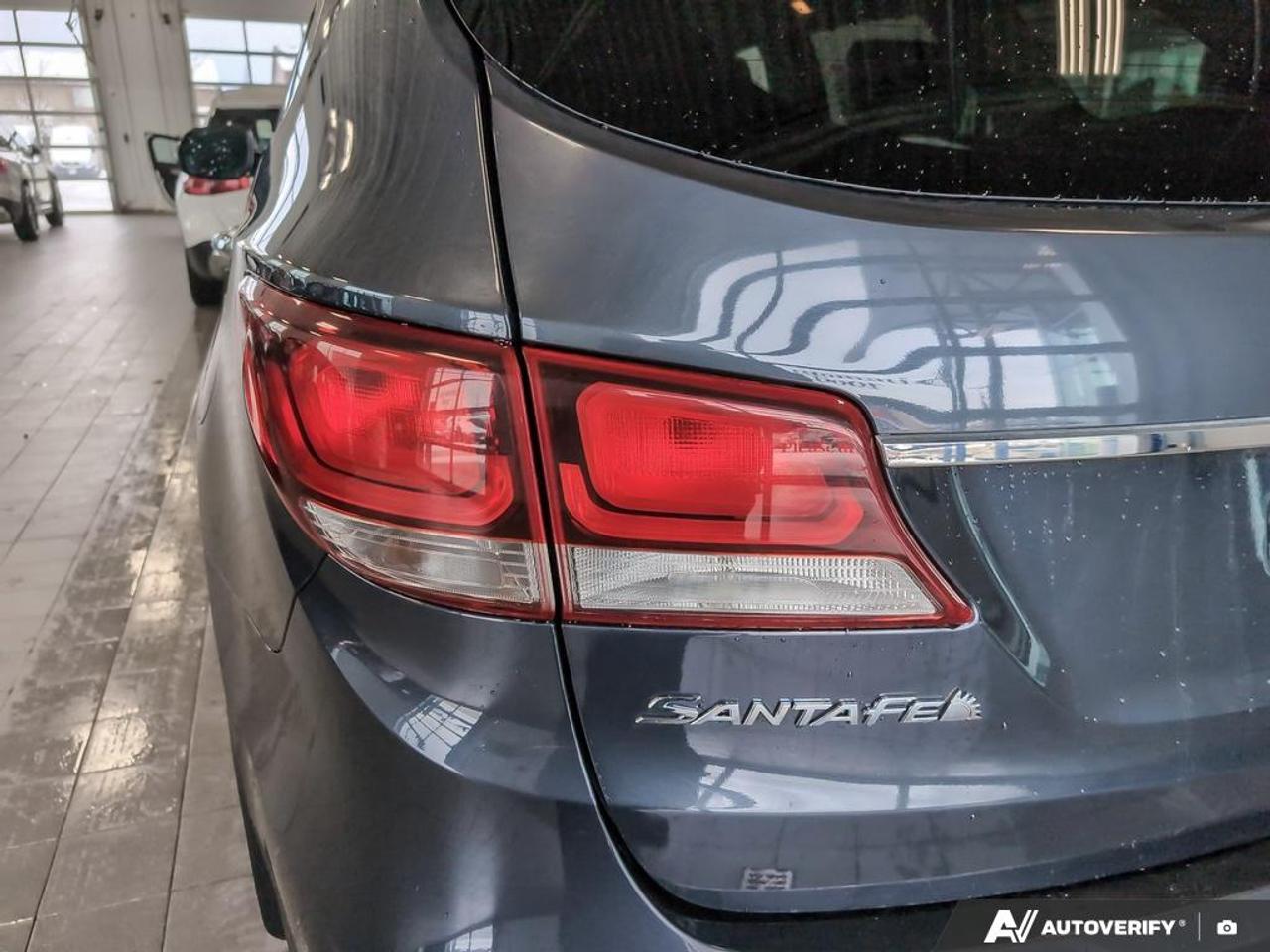 2017 Hyundai Santa Fe XL Limited w/6 Passenger (A6) 4dr All-Wheel Drive Photo