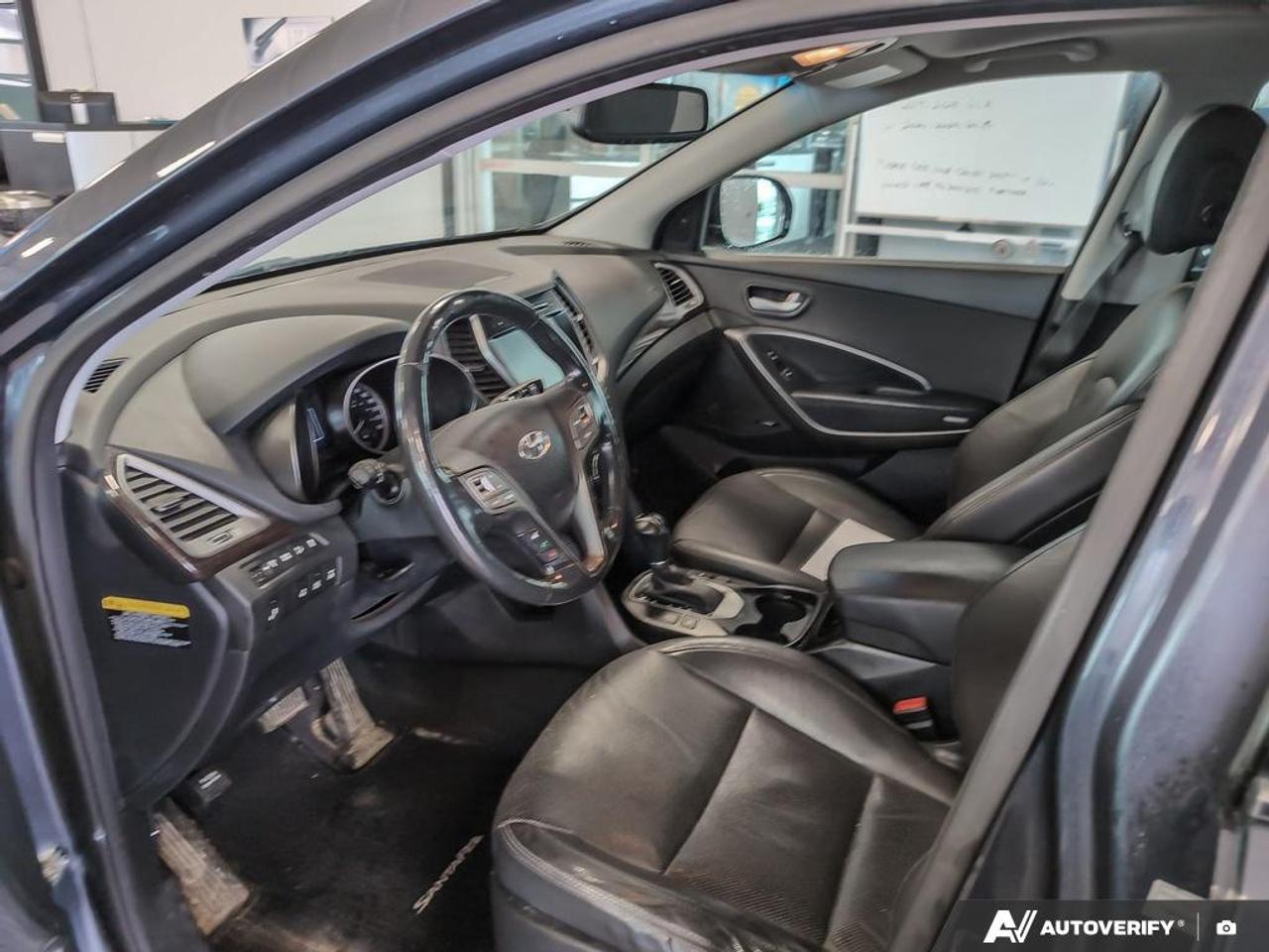 2017 Hyundai Santa Fe XL Limited w/6 Passenger (A6) 4dr All-Wheel Drive Photo