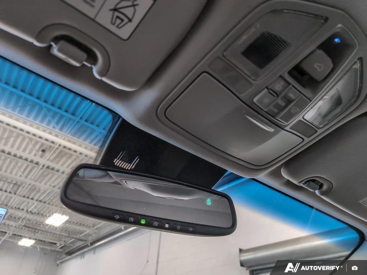 2017 Hyundai Santa Fe XL Limited w/6 Passenger (A6) 4dr All-Wheel Drive Photo