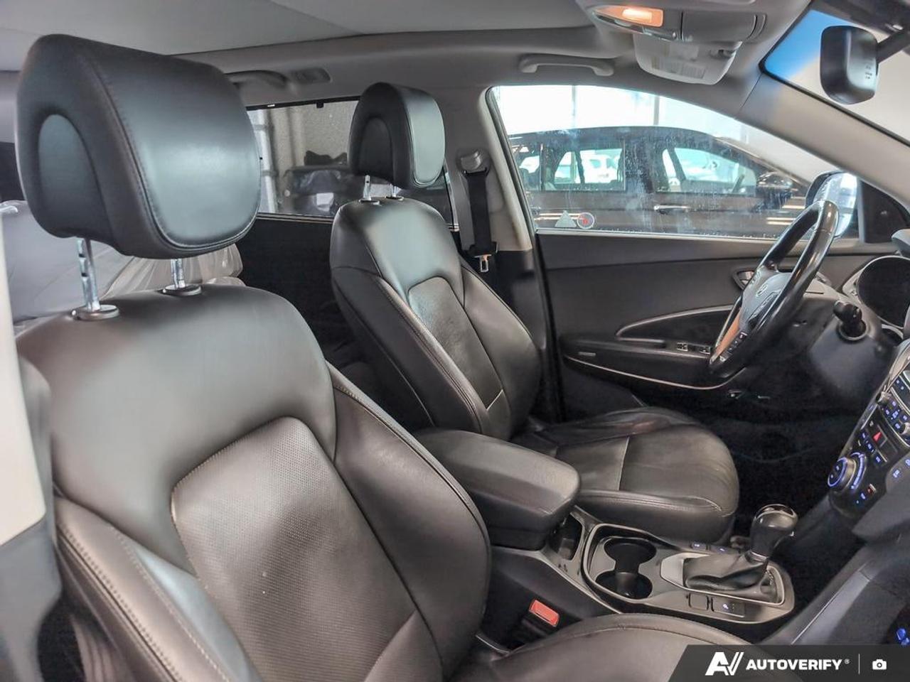 2017 Hyundai Santa Fe XL Limited w/6 Passenger (A6) 4dr All-Wheel Drive Photo