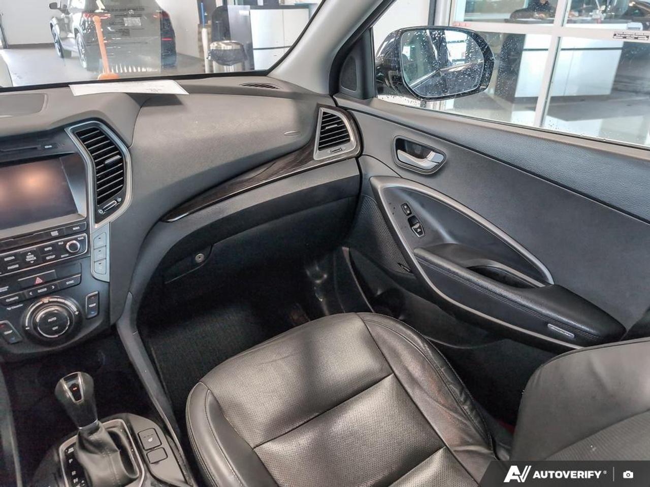 2017 Hyundai Santa Fe XL Limited w/6 Passenger (A6) 4dr All-Wheel Drive Photo