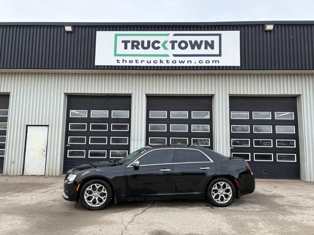 2017 Chrysler 300 C Platinum 4dr All-Wheel Drive Sedan Photo