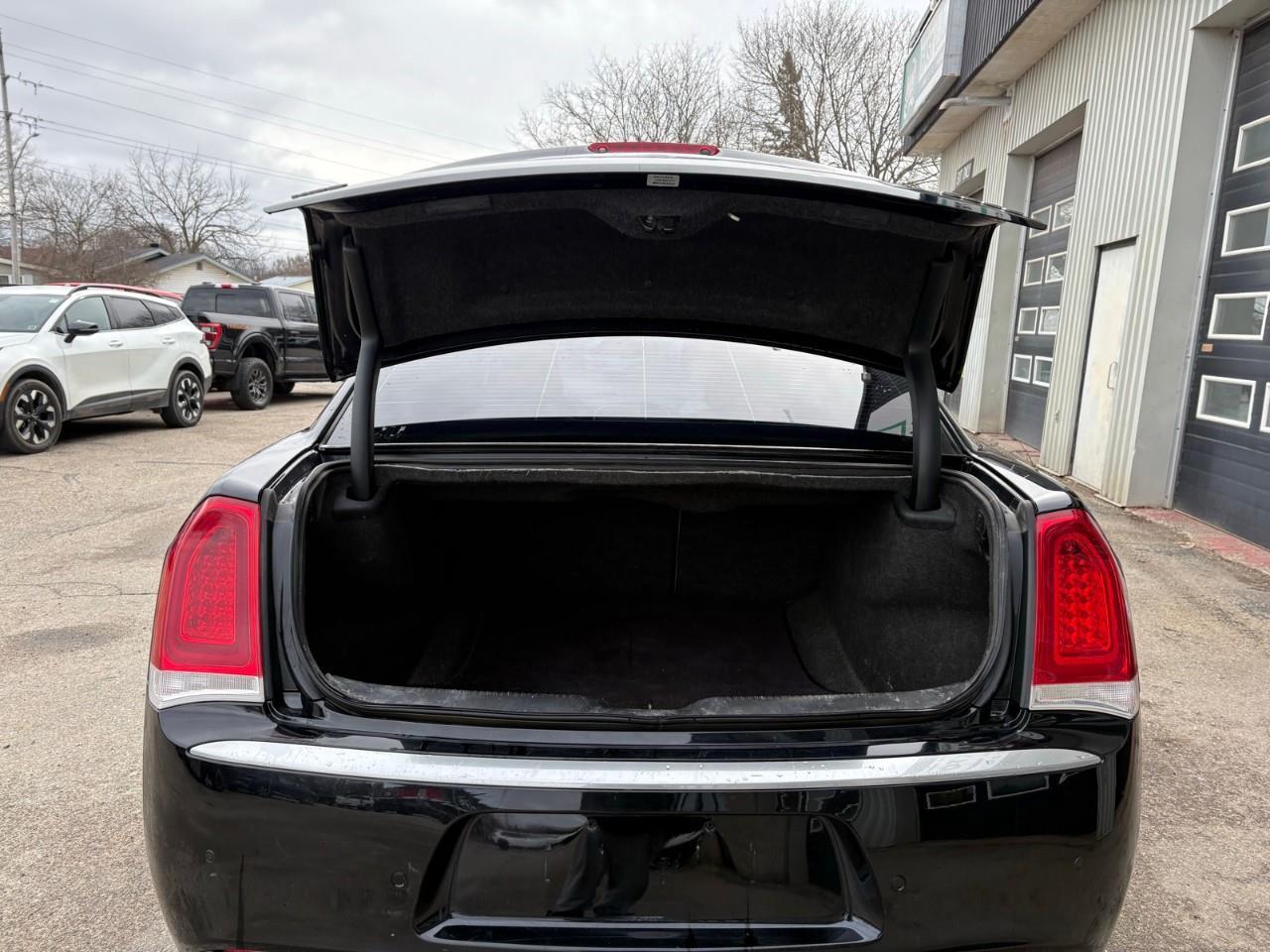 2017 Chrysler 300 C Platinum 4dr All-Wheel Drive Sedan Photo