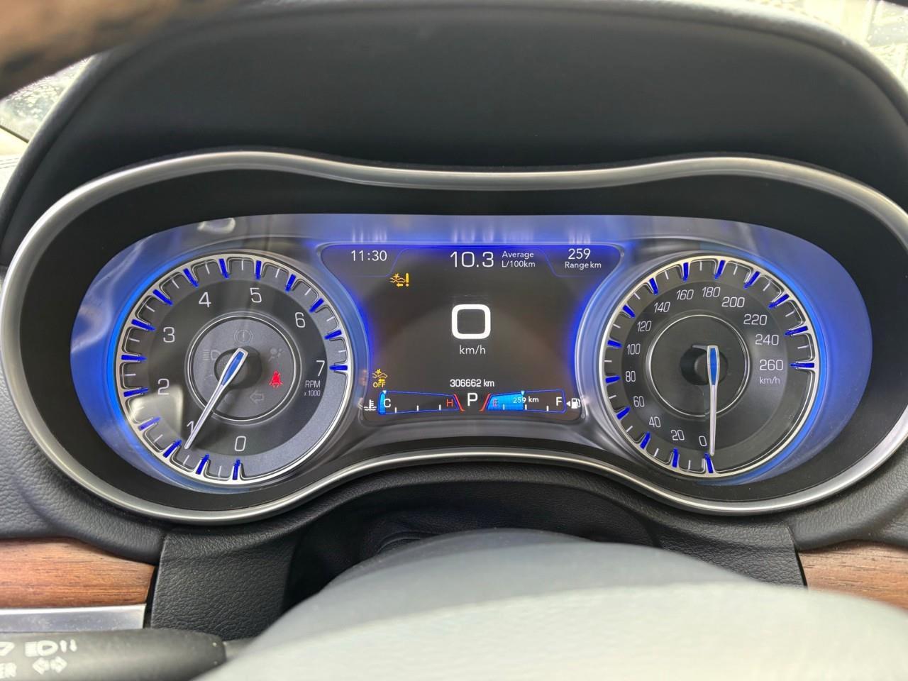 2017 Chrysler 300 C Platinum 4dr All-Wheel Drive Sedan Photo