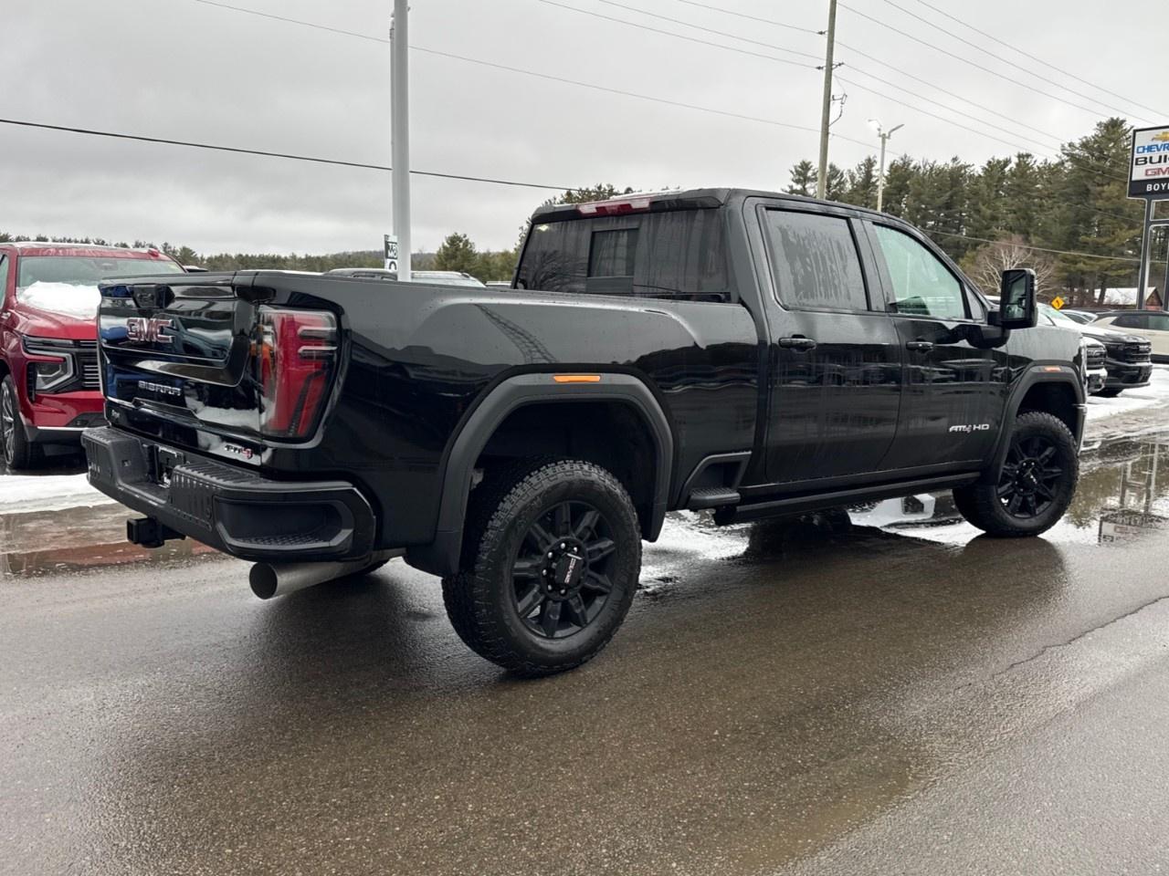 2026 GMC Sierra 3500HD 4WD Crew Cab Standard Box AT4 Photo4