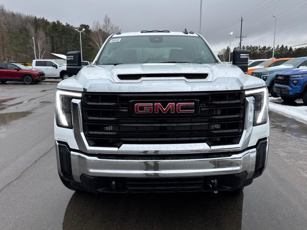 2026 GMC Sierra 3500HD 4WD Crew Cab Long Box Pro Photo