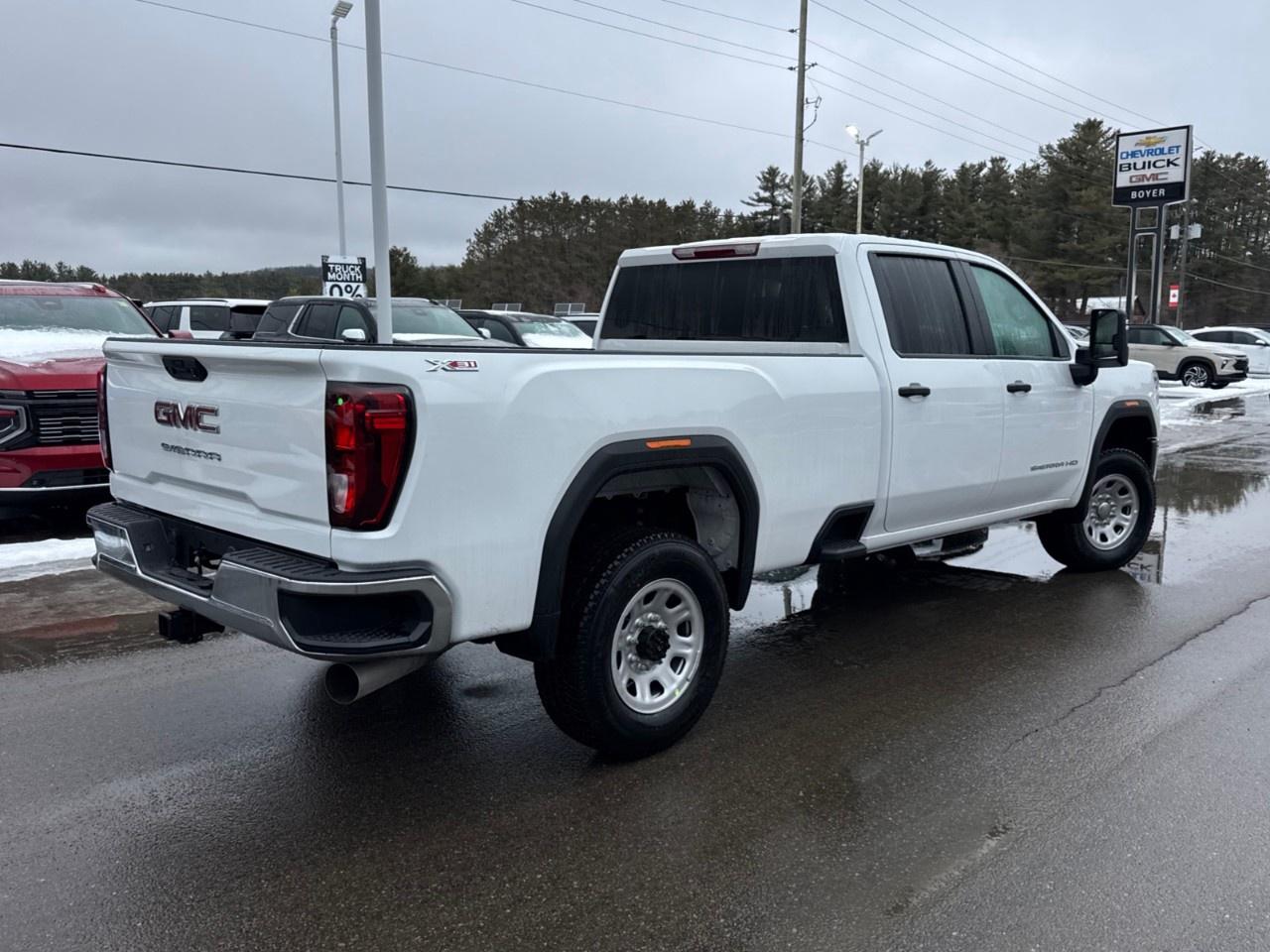 2026 GMC Sierra 3500HD 4WD Crew Cab Long Box Pro Photo4