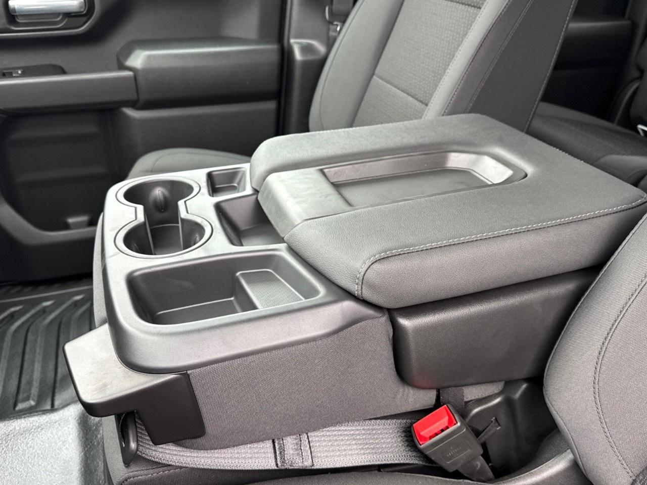 2026 GMC Sierra 3500HD 4WD Crew Cab Long Box Pro Photo