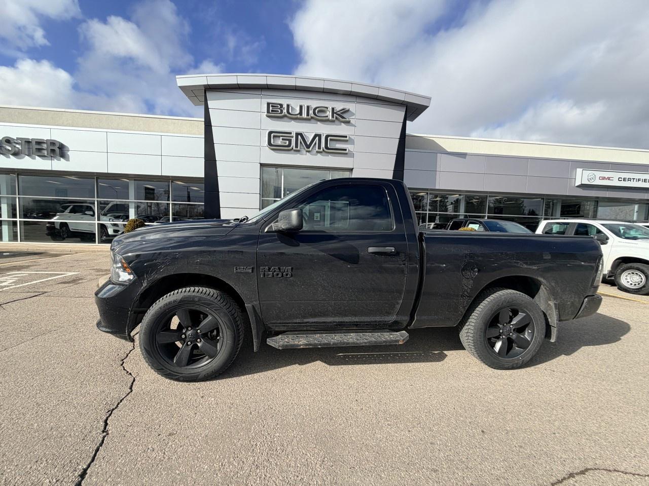 2016 RAM 1500 4WD Regular Cab 6.4 Ft Box Express Photo