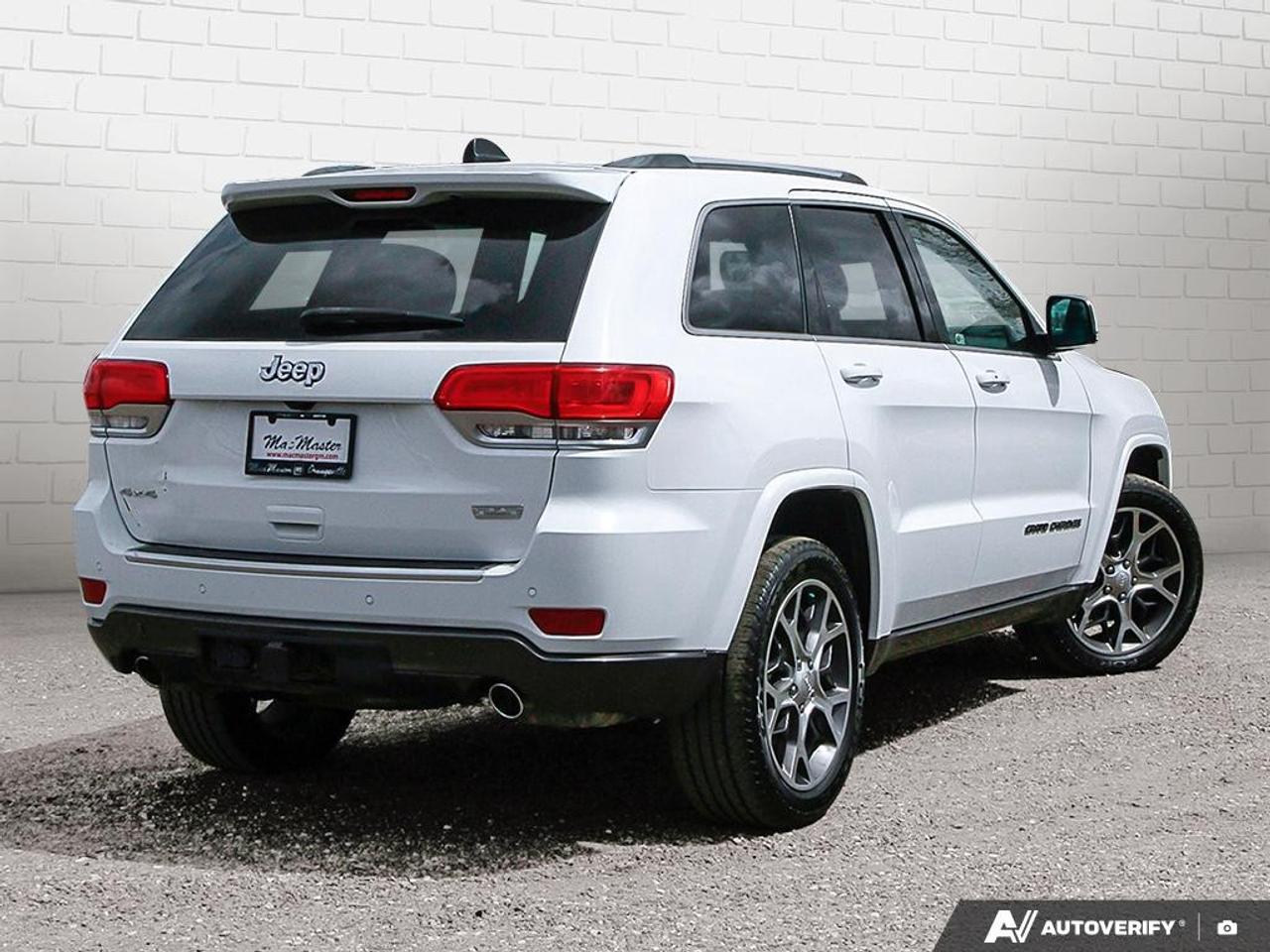 2018 Jeep Grand Cherokee Sterling Edition 4x4 *Ltd Avail* Photo4