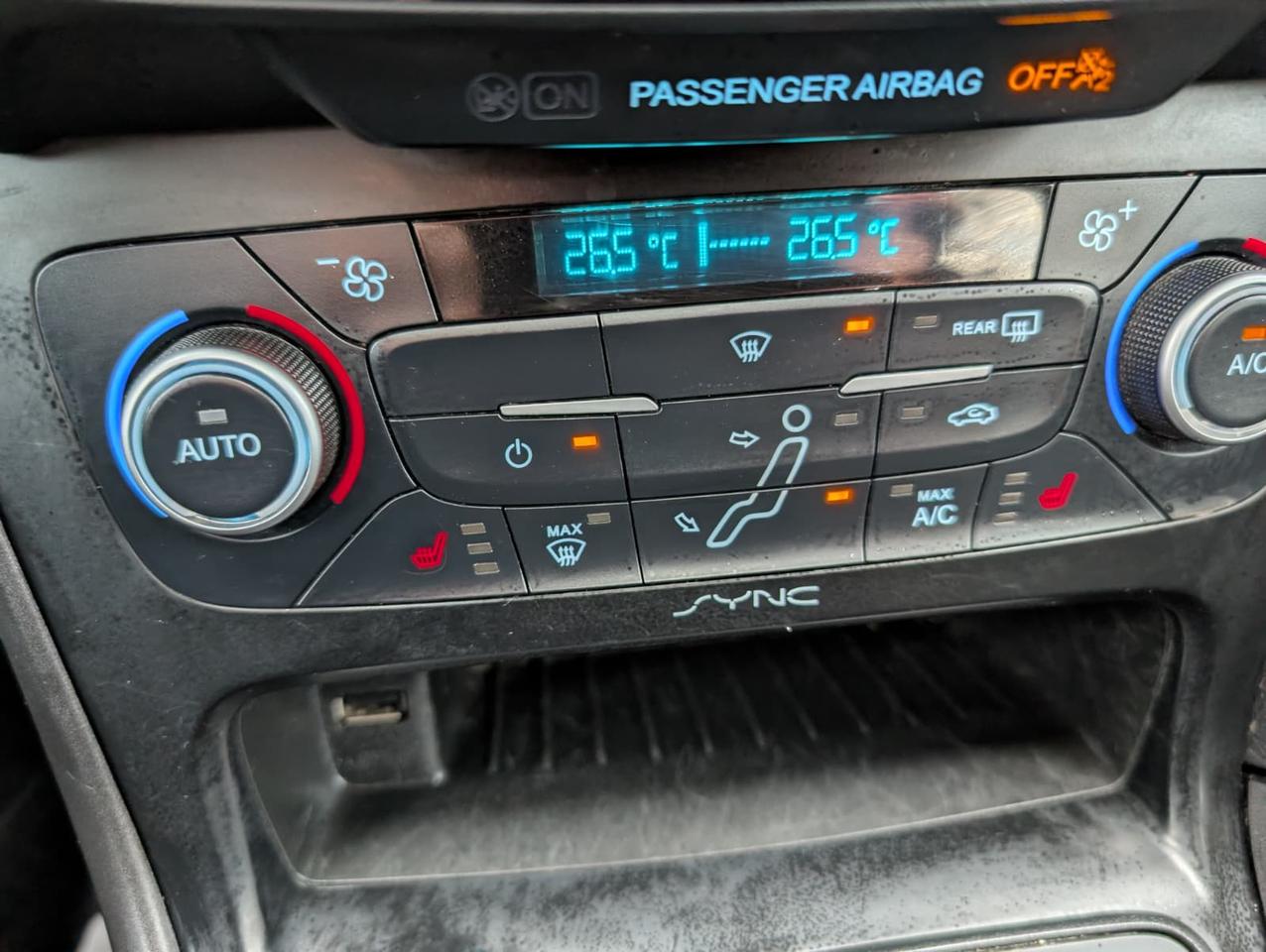 2018 Ford Focus SEL HATCH Photo