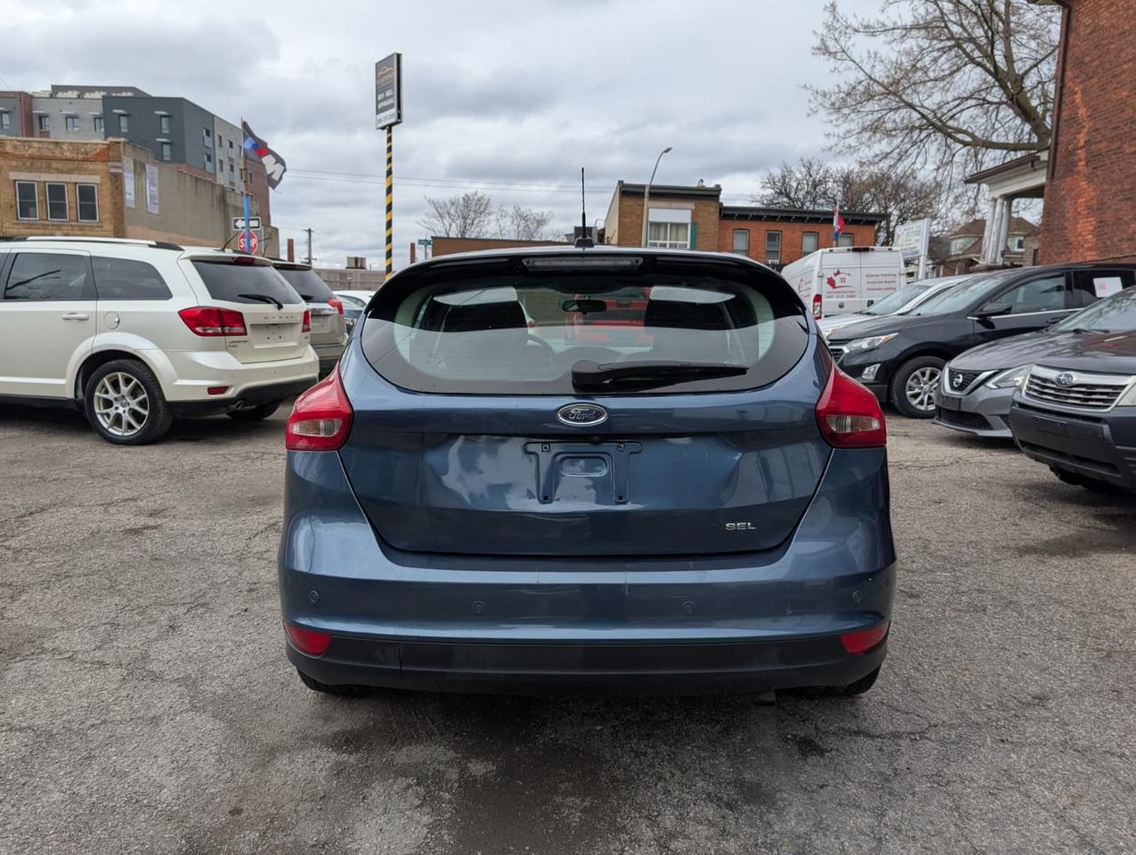 2018 Ford Focus SEL HATCH Photo4
