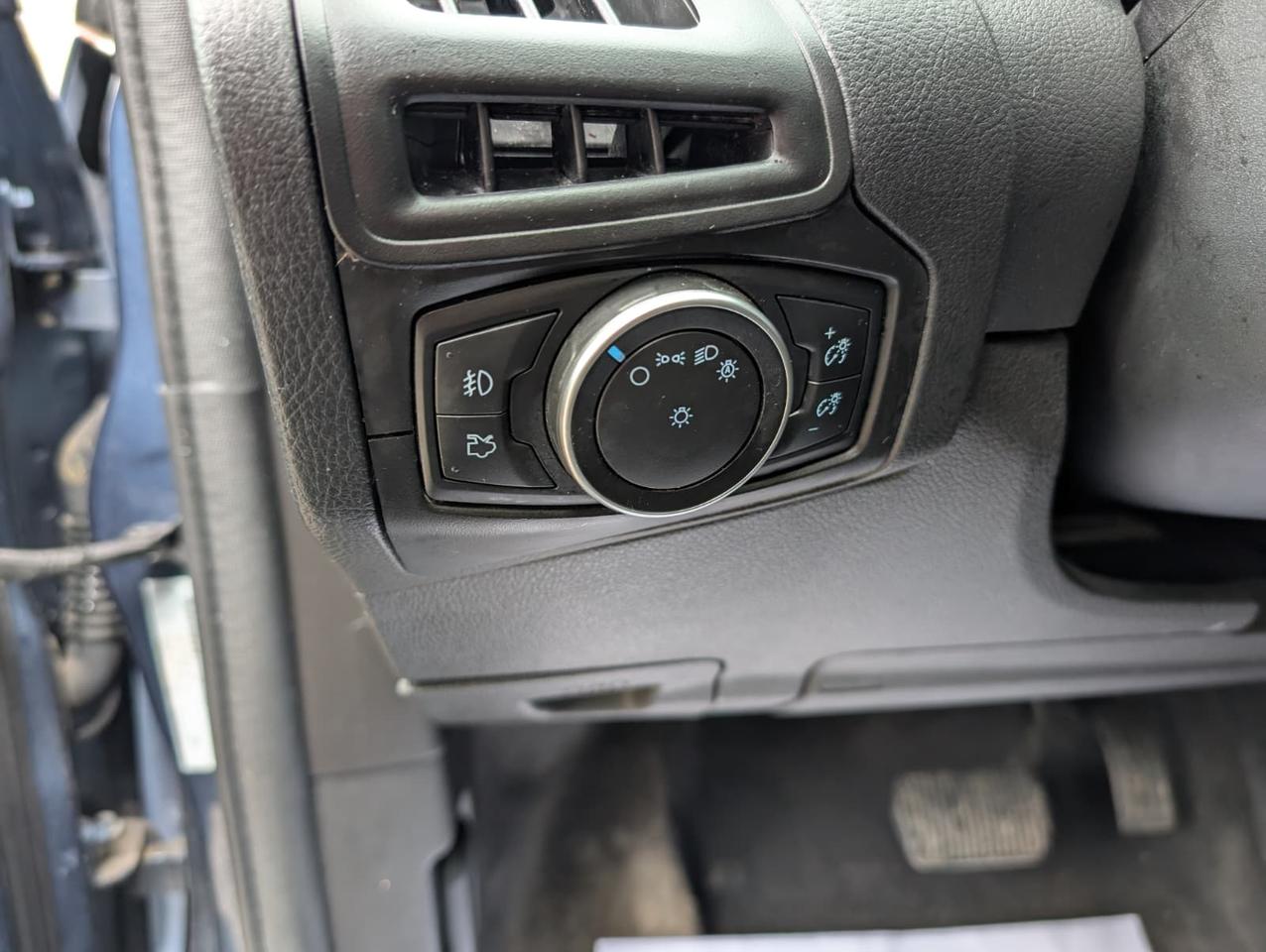 2018 Ford Focus SEL HATCH Photo