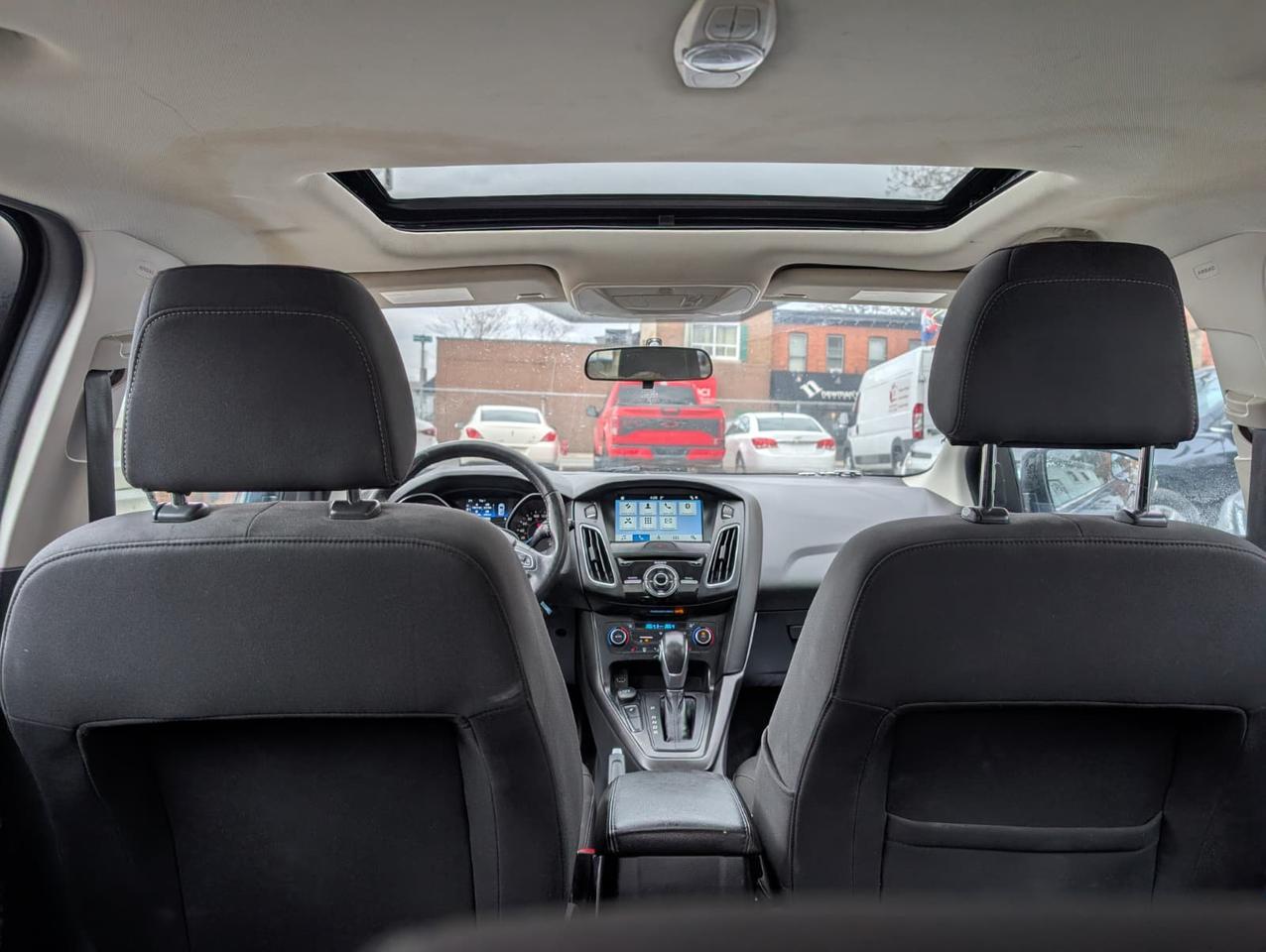 2018 Ford Focus SEL HATCH Photo