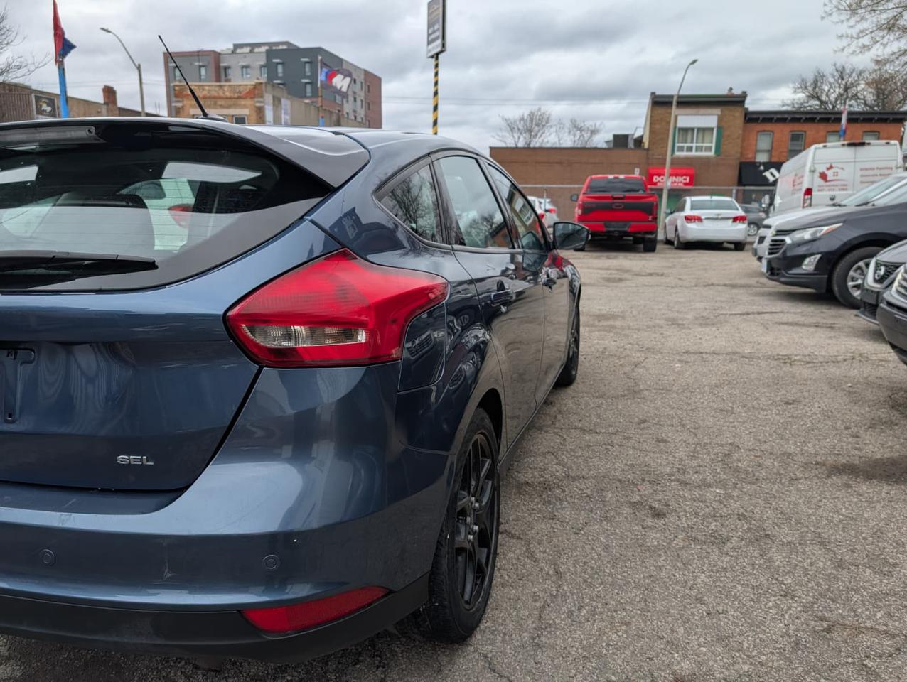 2018 Ford Focus SEL HATCH Photo