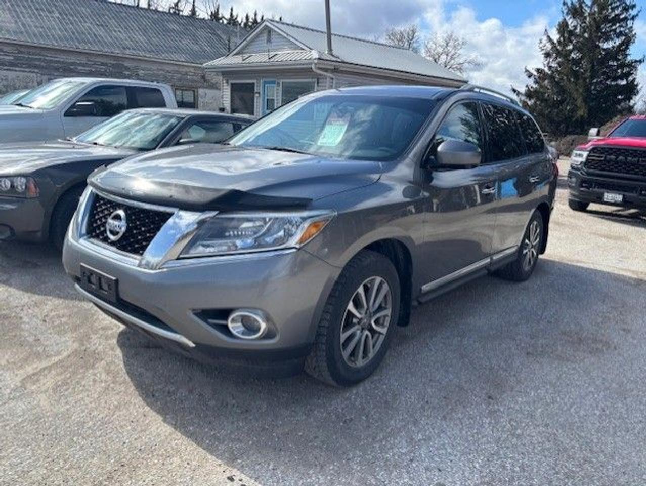 2015 Nissan Pathfinder SL Photo