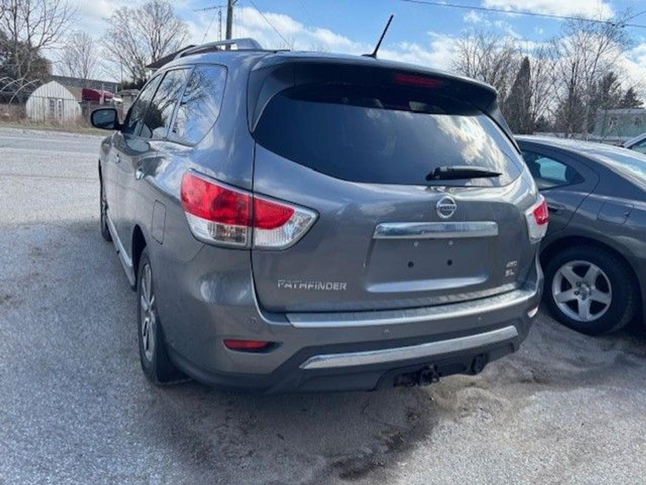 2015 Nissan Pathfinder SL Photo