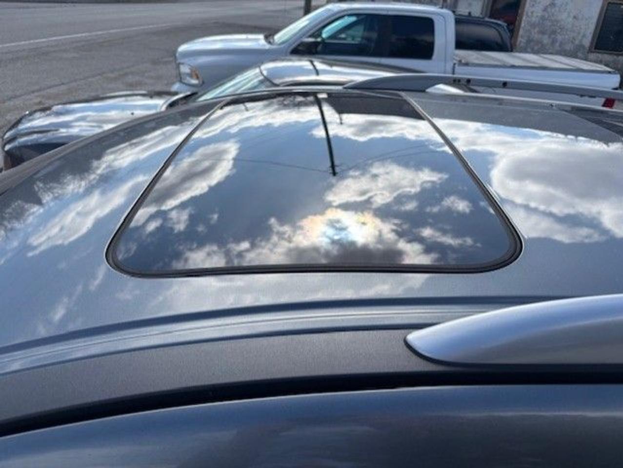 2015 Nissan Pathfinder SL Photo