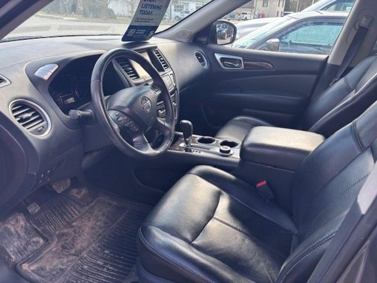 2015 Nissan Pathfinder SL Photo