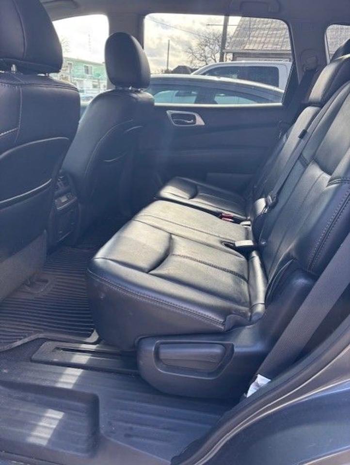 2015 Nissan Pathfinder SL Photo