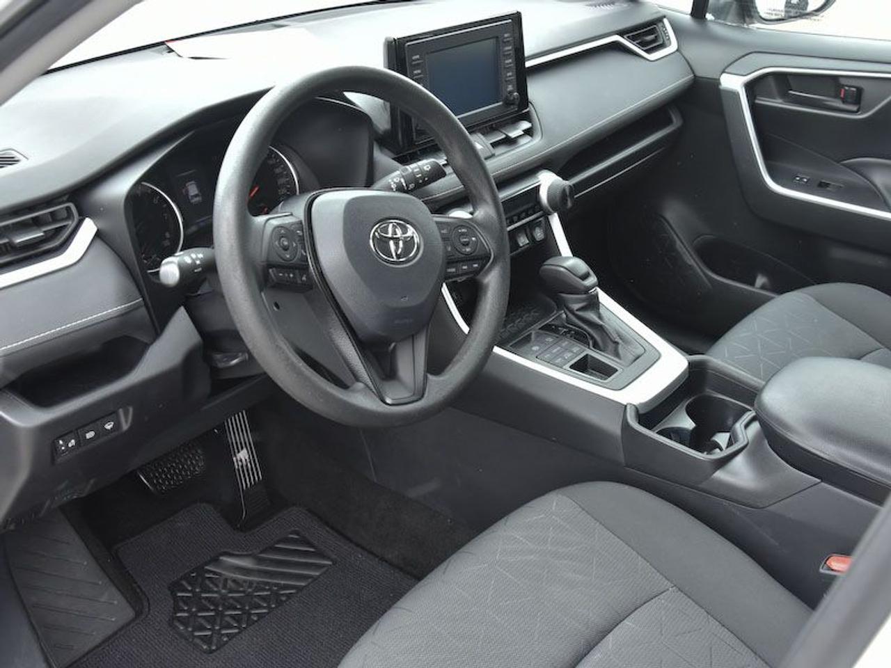 2021 Toyota RAV4 LE AWD Photo