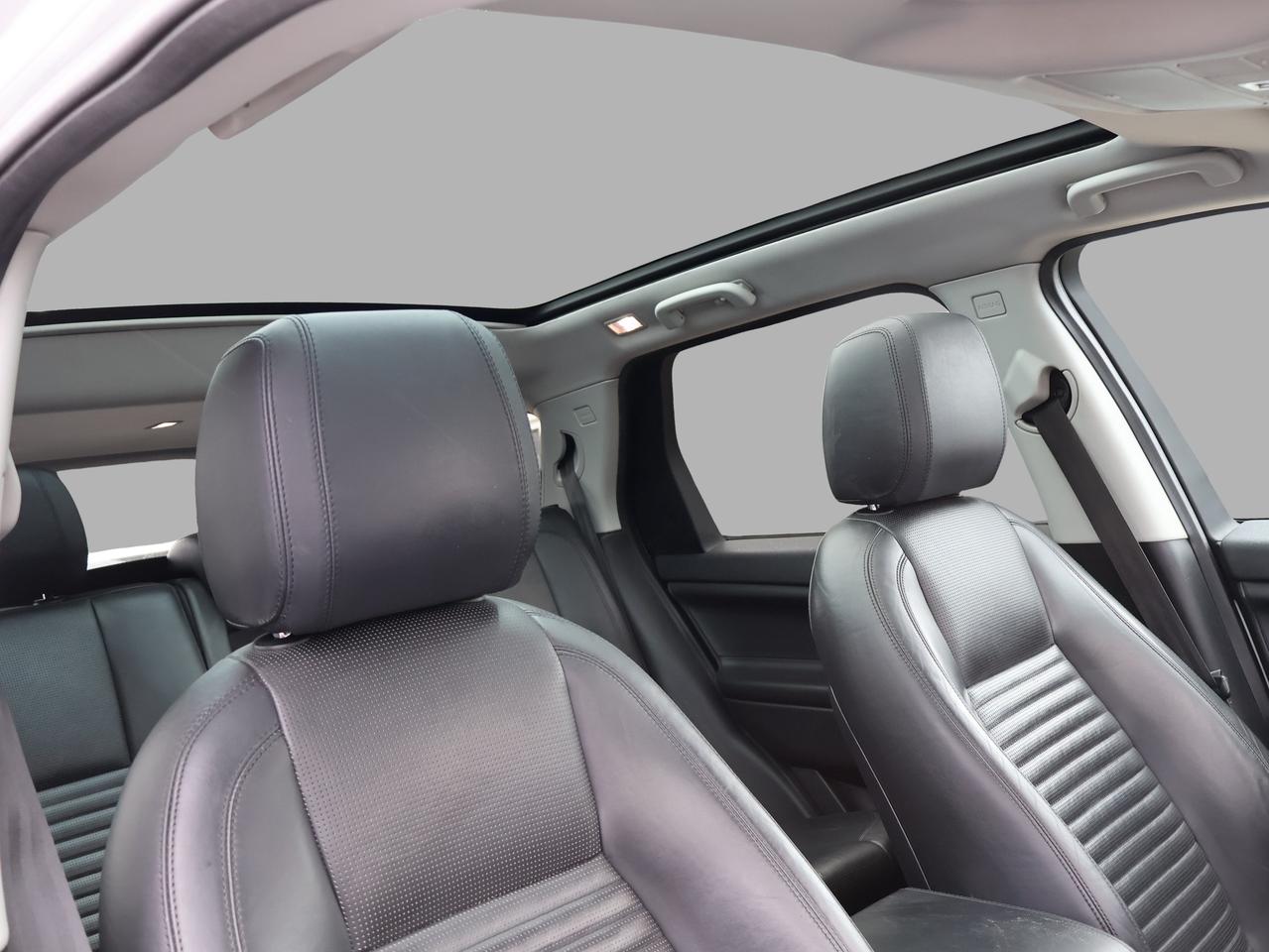 2016 Land Rover Discovery Sport HSE LUXURY AWD CERTIFIED *7 SEATS*L.R MAINTAIN* CAMERA NAV HEATED SEATS/STEERING BLUETOOTH PANO ROOF CRUISE ALLOYS Photo