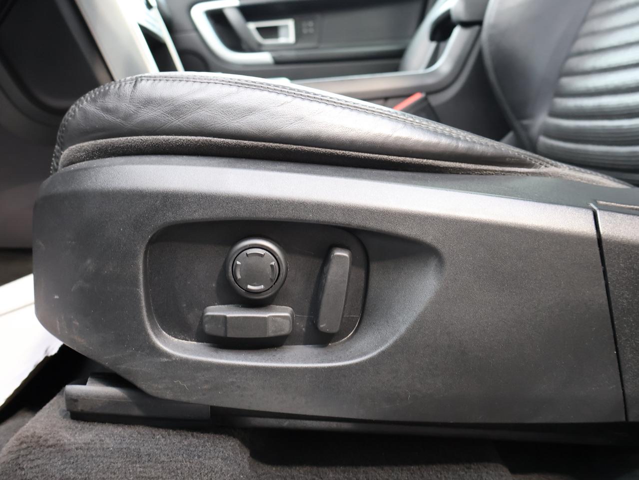 2016 Land Rover Discovery Sport HSE LUXURY AWD CERTIFIED *7 SEATS*L.R MAINTAIN* CAMERA NAV HEATED SEATS/STEERING BLUETOOTH PANO ROOF CRUISE ALLOYS Photo