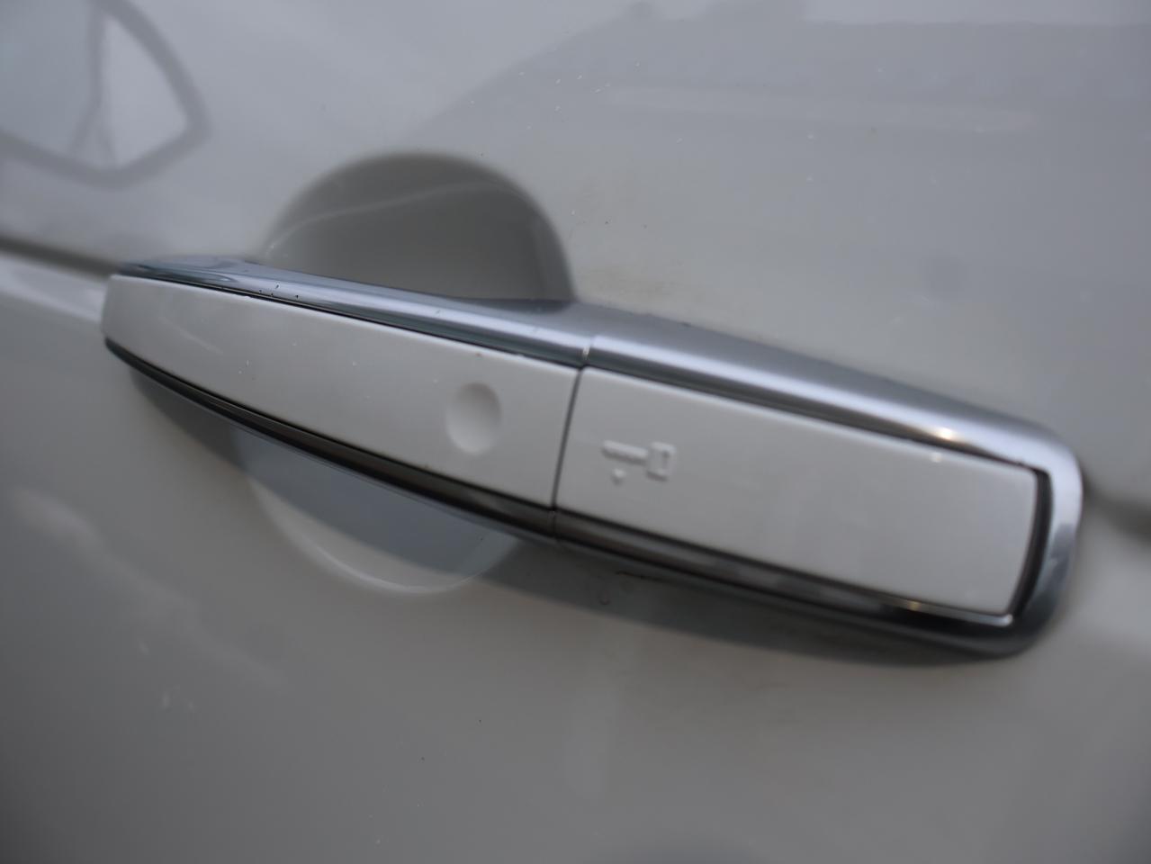 2016 Land Rover Discovery Sport HSE LUXURY AWD CERTIFIED *7 SEATS*L.R MAINTAIN* CAMERA NAV HEATED SEATS/STEERING BLUETOOTH PANO ROOF CRUISE ALLOYS Photo