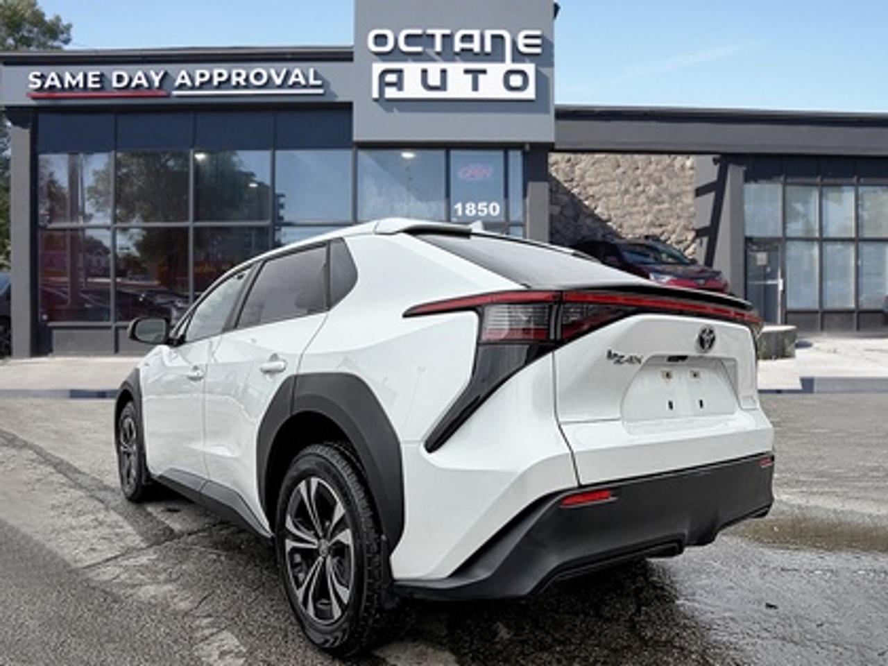 2023 Toyota bZ4X LE FWD Photo3