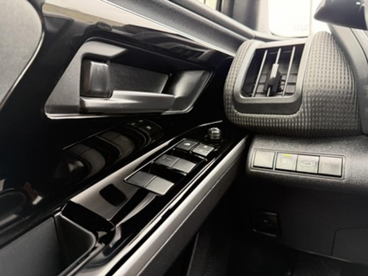 2023 Toyota bZ4X LE FWD Photo