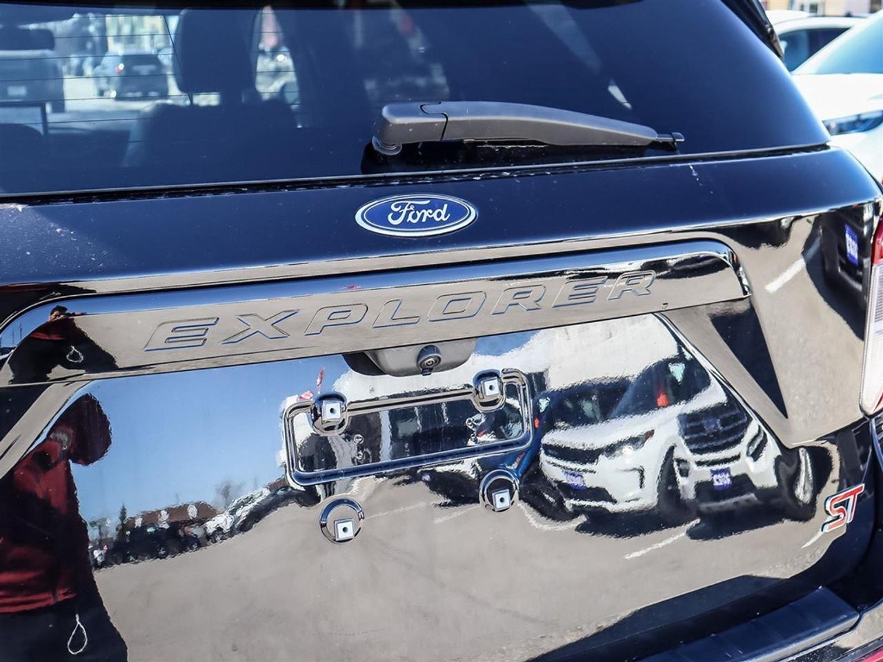 2022 Ford Explorer ST 4WD Photo