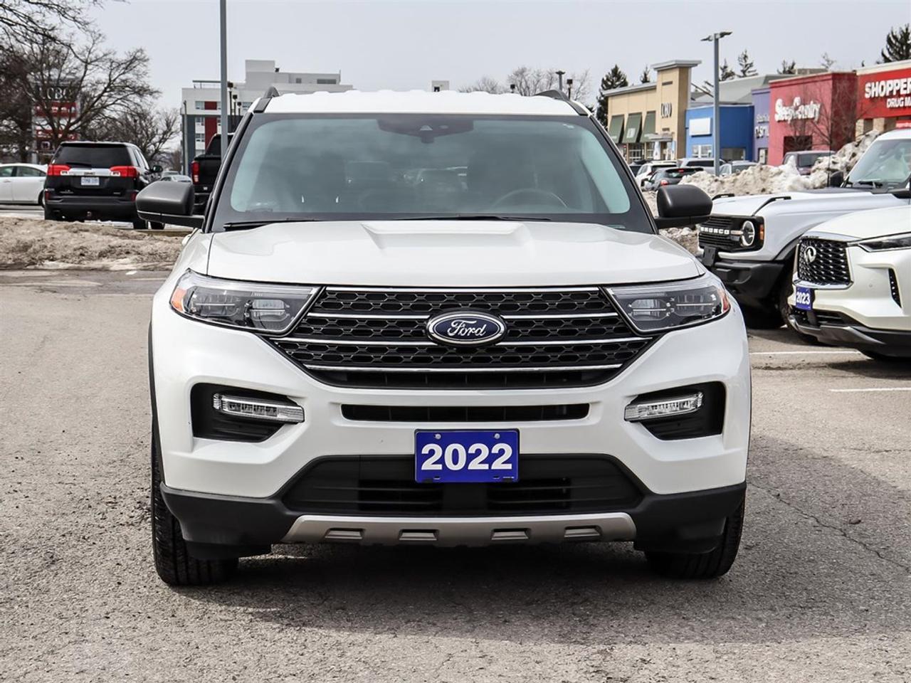 2022 Ford Explorer XLT 4WD Photo2