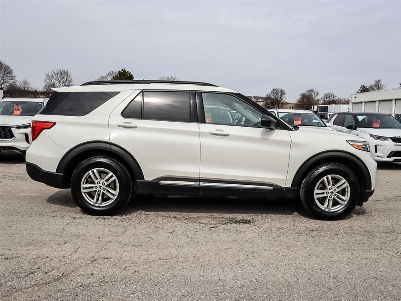 2022 Ford Explorer XLT 4WD Photo3