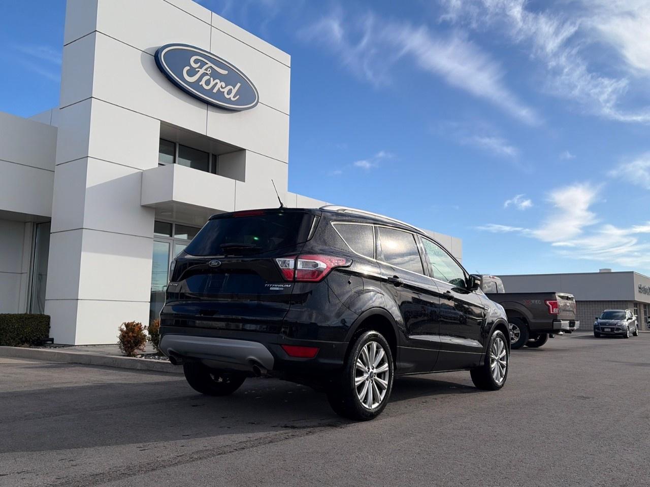 2018 Ford Escape Titanium 4WD Photo2