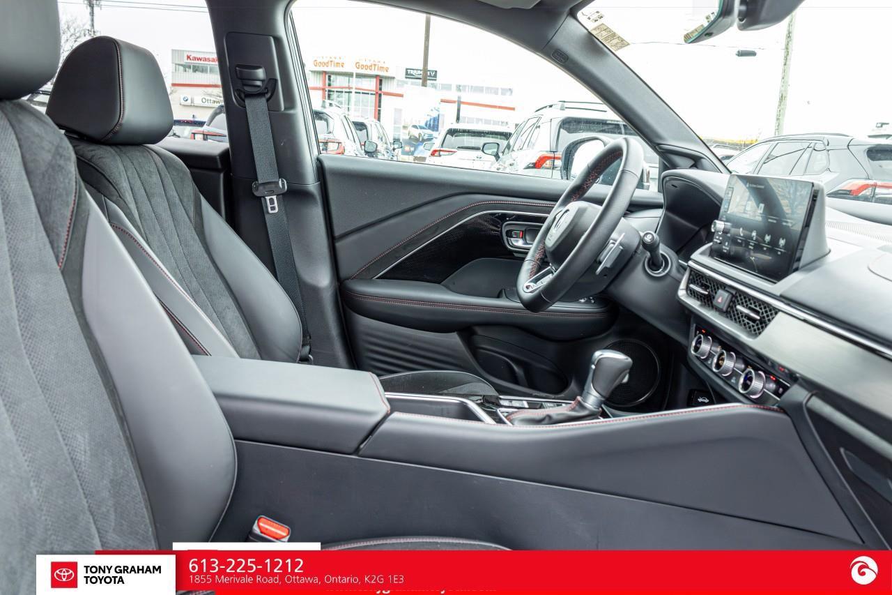 2025 Acura ADX Platinum Elite A-Spec Photo