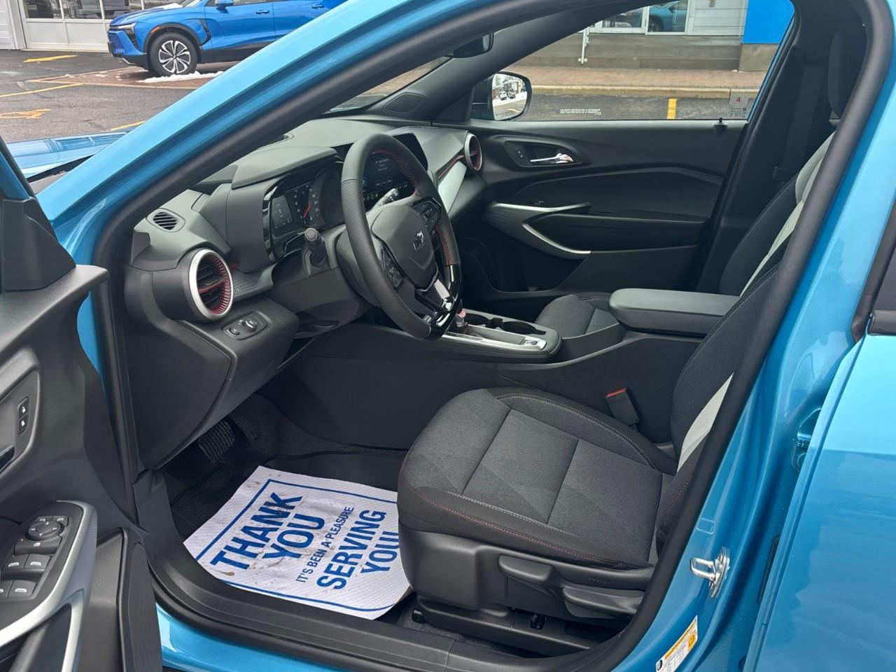 2026 Chevrolet Trax 1RS New 2026 5 Passenger FWD SUV With Heated Front Seats, Heated Steering Wheel, 18 Aluminum Wheels, 8 Colour Touchscreen Radio with Wireless Apple CarPlay and Android Auto Photo