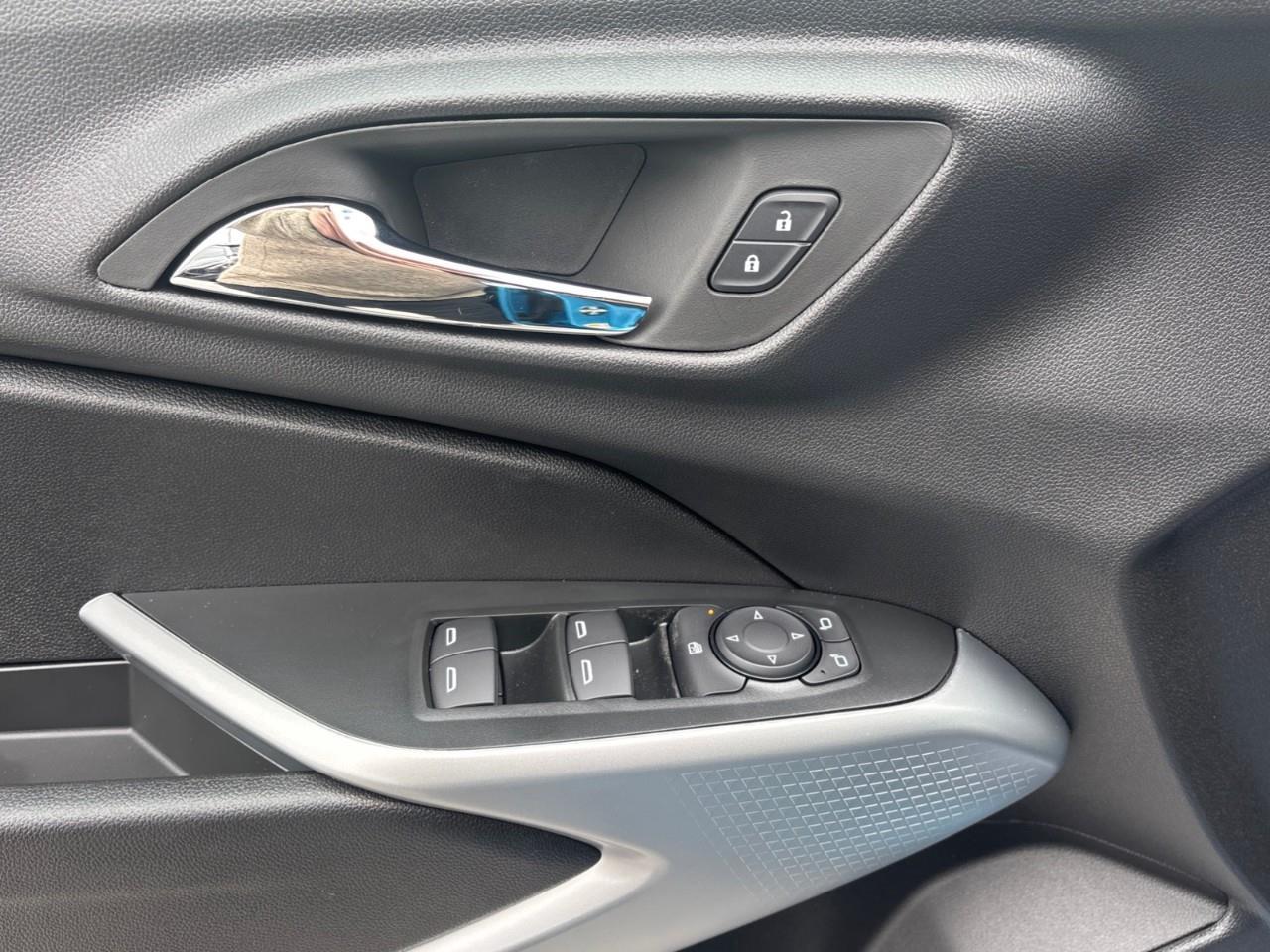 2026 Chevrolet Trax 1RS New 2026 5 Passenger FWD SUV With Heated Front Seats, Heated Steering Wheel, 18 Aluminum Wheels, 8 Colour Touchscreen Radio with Wireless Apple CarPlay and Android Auto Photo