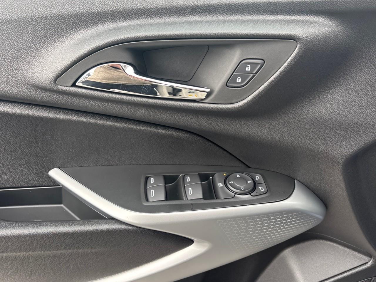 2026 Chevrolet Trax 1RS New 2026 5 Passenger FWD SUV With Heated Front Seats, Heated Steering Wheel, 18 Aluminum Wheels, 8 Colour Touchscreen Radio with Wireless Apple CarPlay and Android Auto Photo