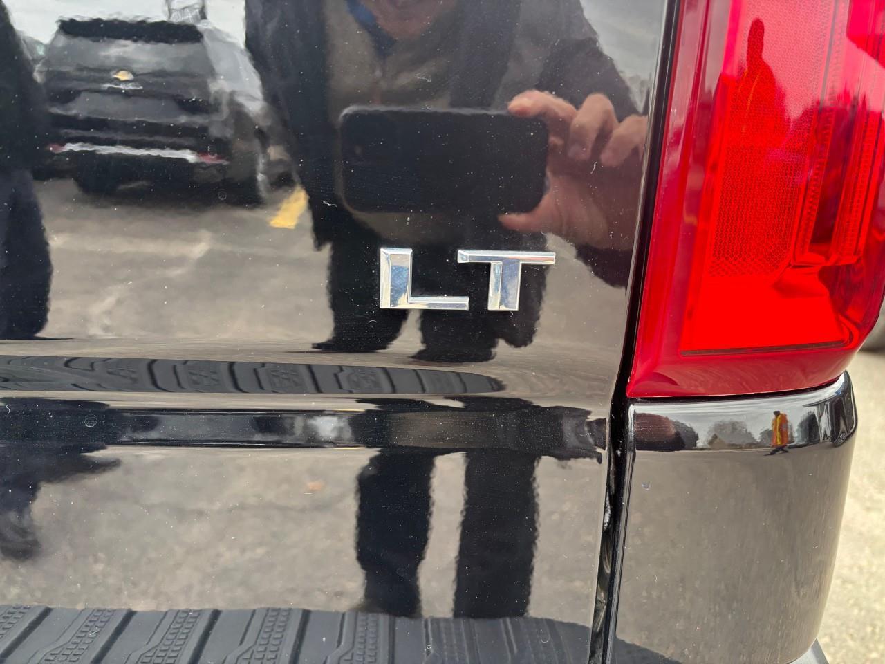 2022 Chevrolet Silverado 1500 LT Trail Boss Used 2022 Gas Powered 6.2L V8 Crew Cab 4X4 Truck with Factory 2 Lift Kit, Spray-In Bedliner, Leather Heated Front Seats, Heated Steering Wheel, Power Sunroof, and a 13.4 Diagonal Touchscreen Radio wit Photo